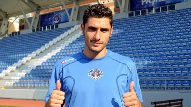 ÖZER HURMACI (KASIMPAŞA) Büyük umutlarla geldiği Fenerbahçe'de bir türlü bekleneni veremeyen Özer Hurmacı, şansını Kasımpaşa'da deneyecek.