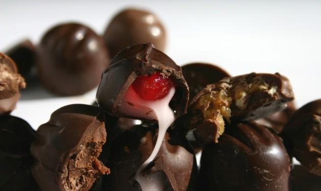 Chocopologie - Dünyanın en lezzetli ve pahalı çikolatası ise Knipschildt’ın Chocopologie’si. Bu el yapımı trüf çikolatasının 500gr.’ı 2.600$ değerinde ve sadece sipariş üzerine siyah trüften ve %70 Valrhona kakaosundan üretiliyor.
