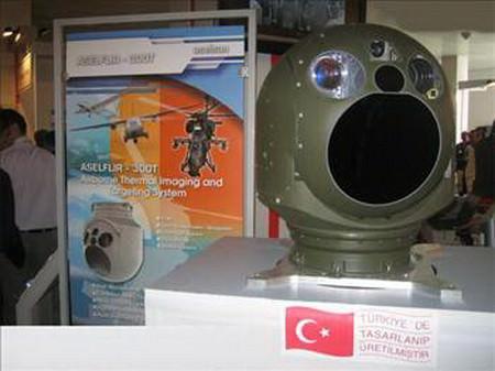 <p>ASELFLIR-300T Aselsan tarafından geliştirilen sistem, kullanıcıya pilotaj/seyrüsefer, keşif, hedef tespit/teşhis ve tanıma, çoklu hedef takibi, hedef işaretleme, hedef konum belirleme kabiliyetleri sağlayan çok amaçlı bir görüntüleme ve nişangah sistemidir. Teknolojideki en son gelişmelerin kullanıldığı tamamen özgün bir ürün olan bu sistem, stabilizasyon, görüntü kalitesi ve otomatik hedef takip algoritmaları gibi birçok özellikleri ile dünya üzerindeki sayılı nişangah sistemlerinden biridir.</p>