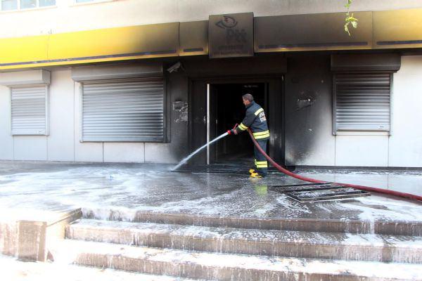Diyarbakır'da PTT Baş Müdürlüğü binasının kazan dairesinde çıkan yangın paniğe yol açtı.