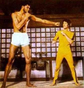 Kareem Abdul Jabbar - Basketbolcu, oyuncuKariyerinin başlarında Ferdinand Lewis Alcindor olan adını değiştirdi ve Müslüman oldu.