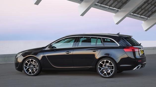 Citroen C5 Tourer 1.6 e-Hdi Sınıfı: D - 112 hp, 270 nm - MCP, 6 ileri, yarı otomatik Ortalama Tüketim: 4,6 Başlangıç Fiyatı: 71.080 YORUM: C5’in station versiyonu hem de 700 lira farkla. Ben olsam değerlendirirdim. Hem geniş hem de farklı. Nadir olursunuz