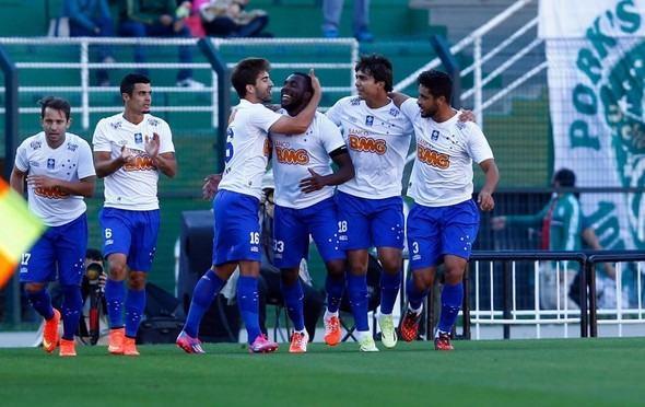 <p><strong>MESSIAS - CRUZEIRO</strong><br />
<br />
Daha önce de Beşiktaş’ın gündemine gelen ancak yüksek maliyetinden ötürü alınamayan Cruzeirolu yıldız da tekrar hedefte. 1.81 metre boyundaki Messias, bu sezon 8 maçta oynadı, 1 gol attı.</p>
