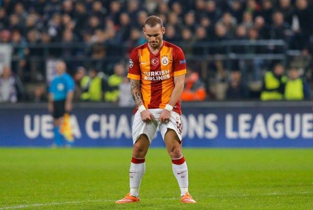 <p><strong>Sneijder</strong><br />
Garanti para: 3.2 milyon euro<br />
Maç başı aldığı para: 25 bin euro<br />
 </p>
