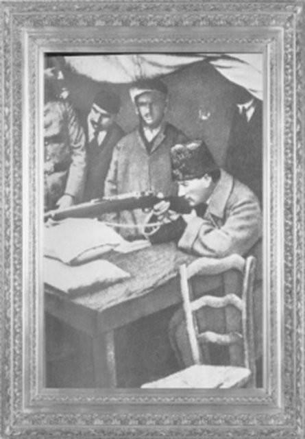 Gazi Mustafa Kemal Paşa, poligonda atış yapıyor (1922)