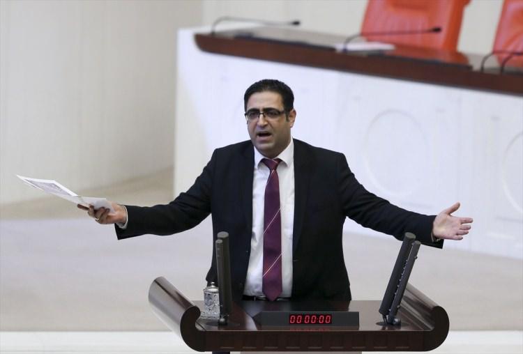 <p><strong>HDP Diyarbakır Milletvekili İdris Baluken:</strong></p>
<p>Suçu ve suçluyu övmek, terör örgütü propagandası, örgüte üye olmamakla birlikte örgüt adına suç işlemek, Türk milletini, Türkiye Cumhuriyeti devletini, devletin kurum ve organlarını alenen aşağılamak.</p>