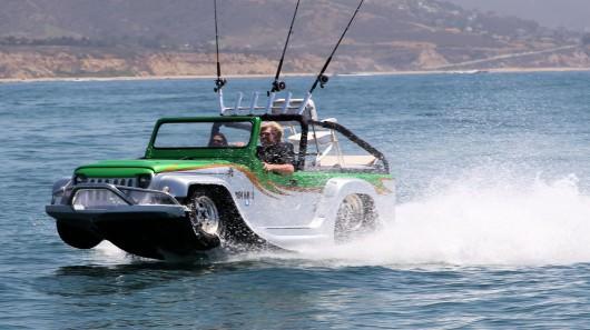 Fakat WaterCar firması tarafından geliştirilen "Panther" isimli yeni amfibi otomobil, bu düşünceyi değiştirecek gibi görünüyor. Panther, her türlü kullanım için tasarlanmış.