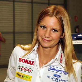 <p>Burcu Çetinkaya<br />Ses Tellerimiz çatlayana kadar FENERBAHÇE !!</p>