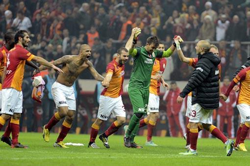 İLK YARININ LİDERİ Galatasaray - 33 puan