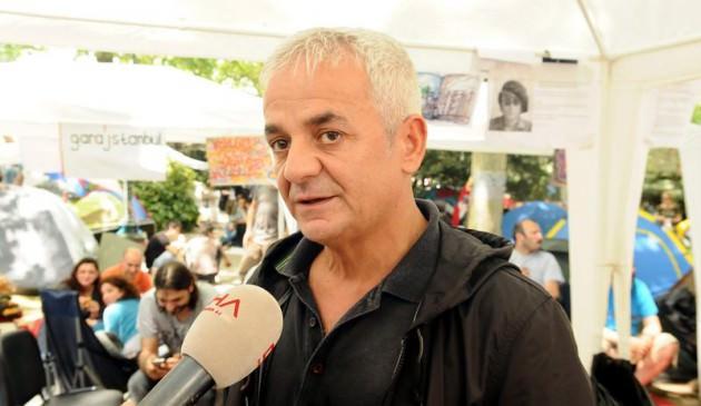 <p><strong>ZAFER ALGÖZ</strong><br />Acımız büyük... Muhteşem oyuncu Tuncel Kurtiz’i kaybettik... Başımız sağolsun...</p>