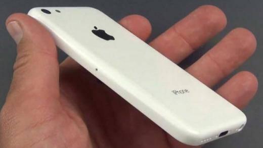 <p>Android'li iPhone 5C!</p>

<p>Android 4.2 işletim sistemi altında çalışan ioPhone 5C 480x854 ekran çözünürlüğünü desteklerken 4 GB'lık depolama birimine sahip. Fiyatı ise sadece 150 dolar.</p>
