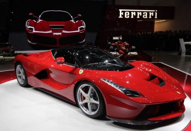 <p>Ferrari toplam 500 adet üreteceği ve birini müzesine alıp, 499 adedini satacağı LaFerrari modelinin muhtemel müşterileri için yerine getirilmesi hiç de kolay olmayan şartlar arıyordu.</p>

<p> </p>
