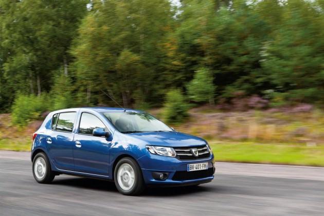 Dacia, bu modellerin bazı versiyonlarının 2012 model yılına ait olanlarını ise bin lira indirimle satıyor.