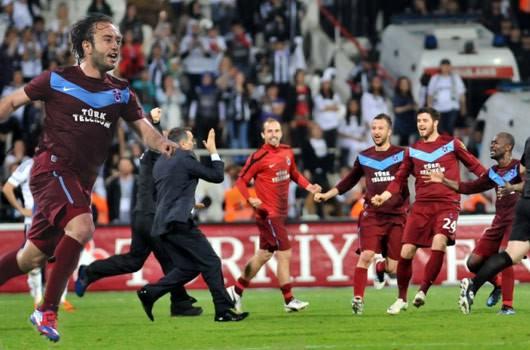 - Spor Toto Süper Final Şampiyonluk Grubu'nda Beşiktaş ile 1-1 berabere kalan Trabzonspor, ligi 3. sırada tamamlayarak, UEFA Avrupa Ligi'ne katılmaya hak kazandı.