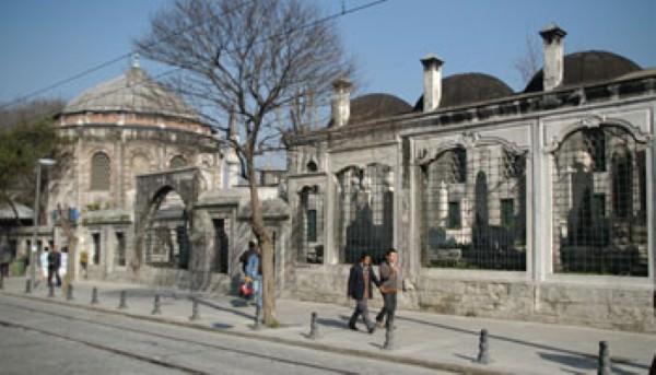 <p>Koca Sinan Paşa Türbesi</p>
<p>Molla Fenari Mahallesi Yeniçeri Caddesi Çarşıkapı - Eminönü - Fatih</p>