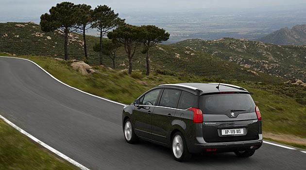 Peugeot 5008 1.6 HDi Sınıfı: C, MPV - 112 hp, 270 nm - Auto 6R, 6 ileri, yarı otomatik Ortalama Tüketim: 4,8 Başlangıç Fiyatı: 71.970 YORUM: İri bir MPV. Gerçekten 7 koltuğa ihtiyaç duymuyorsanız daha uygun fiyatlı seçeneklere bakabilirsiniz.