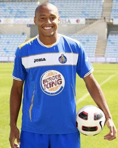 PABLO PINTOS (KASIMPAŞA) San Lorenzo'dan transfer olduğu Getafe'de fazla forma şansı bulamayan Uruguaylı sağ bek Pablo Pintos da Kasımpaşa'ya geldi.