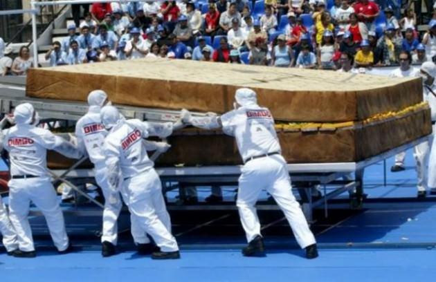 <p>En büyük sandviç 2004 yılında Meksika´da yapıldı. 3178 kilogram ağırlığında.</p>