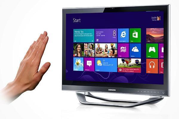 <p><strong>Samsung Series 7</strong><br /><span style="line-height: 13pt;">All-in-One Dokunmatik ekranların yaygınlaşmasından sonra, Samsung ekran teknolojisini bir adım öteye taşıyarak el hareketleriyle kontrol edilen bilgisayarı piyasaya sürdü. Bilgisayar, diğer Samsung marka cihazlara doğrudan bağlanabiliyor.</span></p>