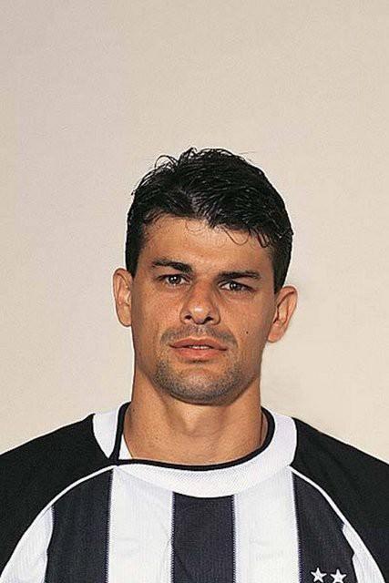 “Kadıköy’ün tılsımına Ronaldo son verdi” FB 1-2 BJK 2001 Fenerbahçe’nin 24 maç süren iç saha galibiyet serisine son veren maç. Şükrü Saracoğlu stadında üst üste 24 lig maçını kazanmayı başaran Fenerbahçe’nin serisine Beşiktaş son verirken, siyah-beyazlıları galibiyete taşıyan savunmadan gelip attığı 2 golle Ronaldo oluyor. 