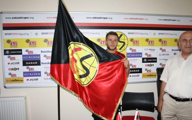 PATRYK MALECKI (ESKİŞEHİRSPOR) Polonyalı orta saha oyuncusu Patryk Malecki, Eskişehirspor'a geldi.