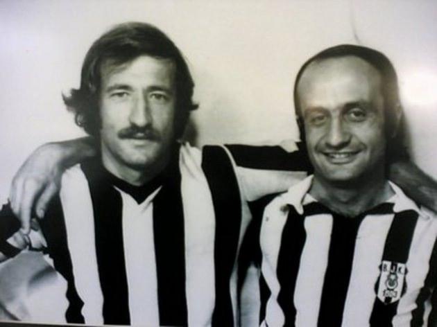 <p>ZİYA ŞENGÜL "Bu... Bu... Bu gol katliamı, başka bir şey değil..." (Rangers-Fenerbahçe maçında Fener'in kaçırdığı bir pozisyondan sonrasında...)</p>