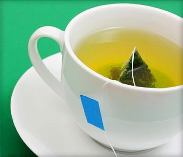  Yeşil Çay: Düzenli yeşil çay içenler, içmeyenlere göre % 45 daha yavaş kilo alıyor. Yeşil çay kilo almayı yavaşlatıyor. 