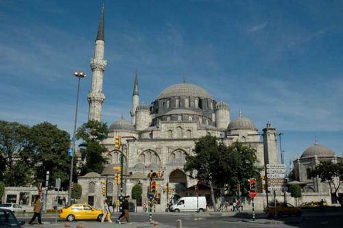 Bir Mimar Sinan eseri olan Şehzadebaşı Cami´nin 1990´li yıllarda devam eden restorasyonunu yapan firma yetkililerinden bir inşaat mühendisi, caminin restorasyonu sırasında yaşadıklarını anlatıyor.  Bu bir mektup idi ve Mimar Sinan tarafından yazılmıştı. Şunları söylüyordu: