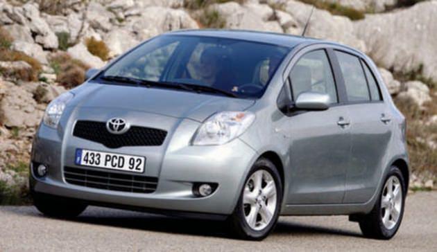 <p>4- TOYOTA YARIS 1.0 M/M Toyota’nın M/M şanzımanla satılan 1.0 lt’lik benzinli Yaris modeli ortalama 4.5 lt/100 km yakıt tüketir.</p>
