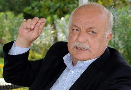 Galatasaray´ı şampiyon yapmak için harcadığı enerjiyi trabzonspor için kullansa, 'kupa kupa' diye ağlamasına gerek kalmaz sadri şener´in..