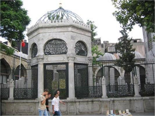 <p>Köprülü Mehmed Paşa Türbesi</p>
<p>Divanyolu Caddesi Sultan II. Mahmud Türbesi karşısı Çemberlitaş - Eminönü</p>