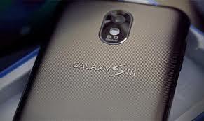 Samsung Galaxy S III Samsung, kendisinin geliştirdiği TouchWiz arabirimi ile mevcut işletim sisteminin kullanımını da daha eğlenceli kılıyor. 