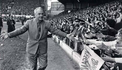 <p>Bill Shankly.: "Hakemlerin sorunu nedir biliyor musunuz ? Kuralları biliyorlar ama futboldan anlamıyorlar."</p>