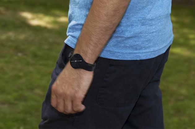 <p>Size gönderdiği titreşimler ile komut veren Navigo, kablosuz bir biçimde bu verileri akıllı telefonunuza harita yolu ile de aktarabiliyor.</p>