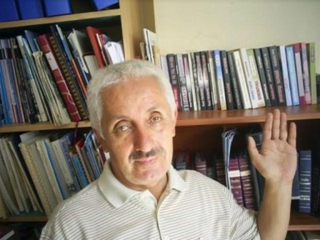 <p>Cezmi Yurtsever, tarihçi (1956)</p>
