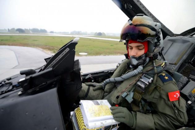 Havadan gelecek tehditlere karşı vurucu güç olan F-16'ların bulunduğu Balıkesir 9. Ana Jet Üs Komutanlığı, Batı Karadeniz, Trakya, Marmara, Ege'den sorumlu olarak önemli bir görev üstleniyor. Balıkesir, Türkiye'de iki jet üssünün bulunduğu tek il olarak dikkati çekiyor. 9. Ana Jet Üs Komutanlığı Balıkesir merkezde, 6. Ana Jet Üs Komutanlığı ise Bandırma'da bulunuyor.