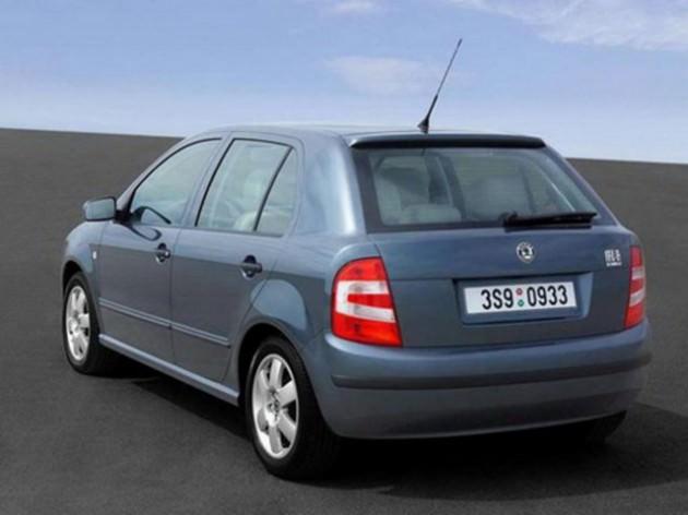 <p>Skoda Fabia HB 1.2 TSI DSG 100 Km'de 5.3lt yakıt tüketiyor.</p>

