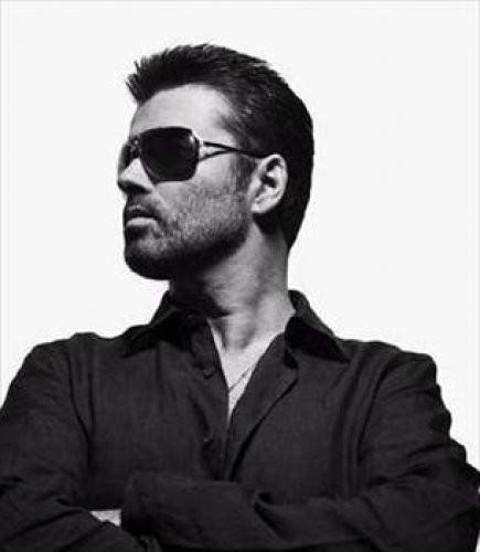 <p>GEORGE MICHAEL Michael, evinin yakınındaki bir umumi tuvalette cinsel ilişkiye girdi. Ünlü yıldızın, polise de cinsel tacizde bulunduğu da ileri sürüldü.</p>