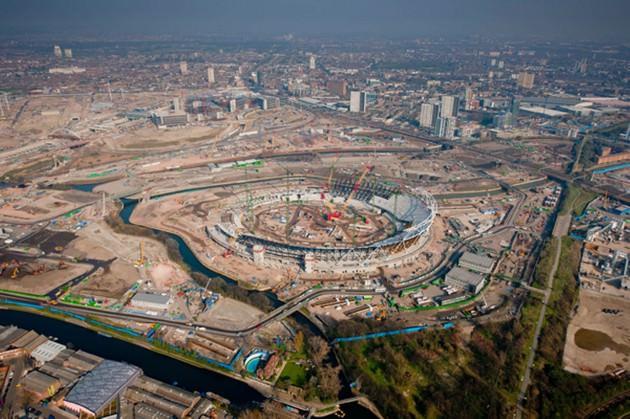 2008 Mayıs ayında Olimpiyat Parkı sitenin geri kalanı  temizlendi ve ana stadyumunda temeller üzerinde çalışmalar başladı.
