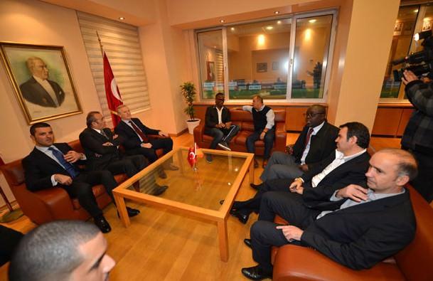 Hayalimdi gercek oldu Teşekkürler GALATASARAY Teşekkürler Ünal Aysal Teşekkürler PARCALI FIL