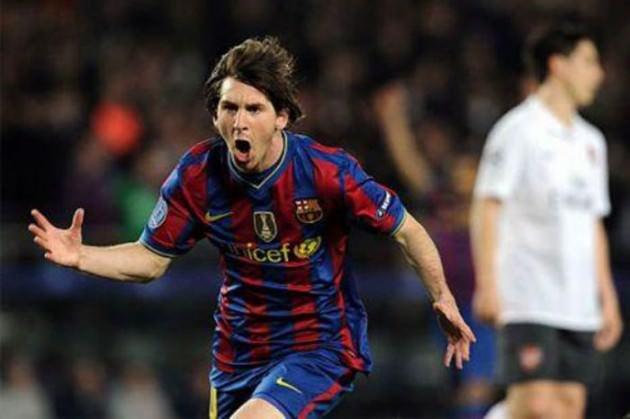 LIONEL Messi’nin sayısız kupa ve ödüllerle dolu kariyeri içinde 2012 yılı unutulmaz olacak... Çünkü Barcelona’nın 25 yaşındaki süper yıldızı geride bırakmaya hazırlandığımız yılda ulaşılması çok güç bir rekora imza attı. Arjantinli yıldız, 2012’de rakip fileleri diye kolay 91 kez havalandırarak, Alman efsane Gerd Müller’in 85 golle elinde bulundurduğu ‘1 yıl içinde en fazla gol atan oyuncu’ rekorunu geliştirmeyi başardı. Bu 91 golün 79’unu Barcelona formasıyla kaydeden ‘Leo’ 12 golünü ise milli takım forması altında kaydetti.