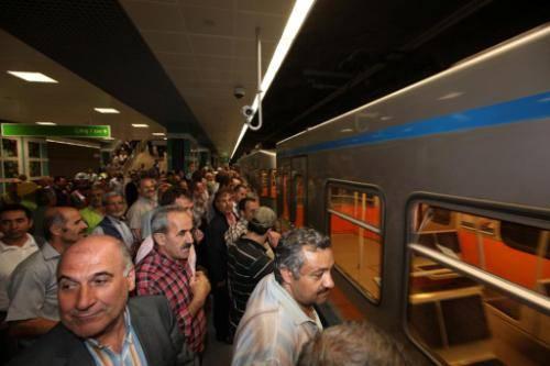 <p> Kararla Kadıköy-Kartal Metro hattındaki indirim süresi de aynı tarihe kadar uzatıldı.</p>