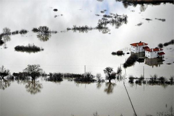 Muğla’da etkili olan şiddetli yağış nedeniyle bazı evlerin bahçe ve bodrum katlarını su basmış, çevre yolu çevresindeki tarım alanları su altında kalmıştı. 09/02/2013