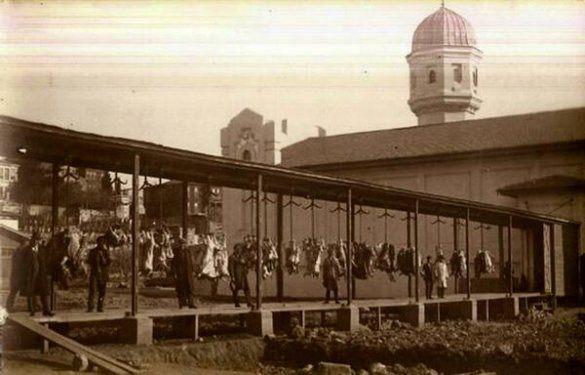 <p>Günümüzde Haliç Kongre Merkezi olarak kullanılan "Sütlüce Mezbahası" (1940'lı yıllar. Beyoğlu)</p>