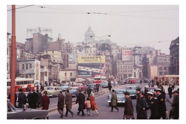 <p>Indiana Üniversitesi, Charles W. Cushman fotoğraf koleksiyonundan eski İstanbul fotoğrafları çıktı. Günümüze kıyasla daha tenha görülen İstanbul'un bu fotoğrafları 1965 yılında çekilmiş.</p>