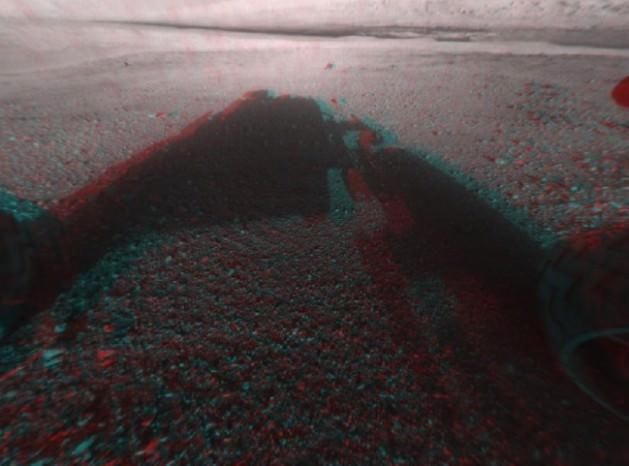 Fotoğrafın bulanık görünmesinin sebebi ise kamera objektifinin önündeki kapağın iniş sırasında tozla kaplanması. Bir hafta içinde kapağın açılmasının ardından fotoğraf kalitesinin artması bekleniyor.