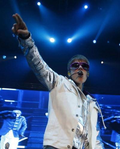 En çok izlenen video / Justin Bieber - Baby ft. Ludacris klibi, Youtube üzerinde 742 milyon kez izlendi.