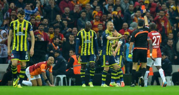 Melo kırmızı görmeden bu maçı tamamlarsa şükretmeliyiz..