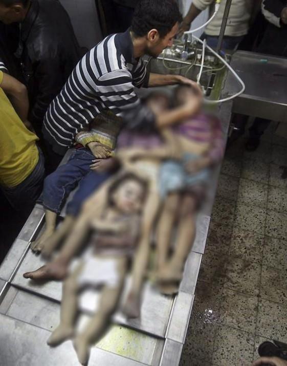 İsrail "Terör saldırılarına karşı önlem için savaşıyoruz" diyor ancak, katledilen bebekler durumun hiç de öyle olduğunu göstermiyor.  BBC muhabiri Cihad Mişaravi'nin 11 aylık oğlunun cansız bedenini kucaklarken çekilen bu fotoğraf, İsrail katliamının simgesi oldu.