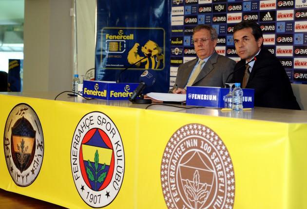 2010-2011 sezonunda Daum döneminde Sportif Direktör olan Aykut Kocaman, takımın başına getirildi.
